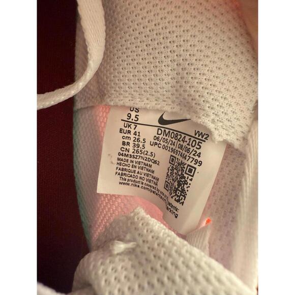 Size 9.5 Nike MC Trainer 2 Women’s Sneaker BRAND NEW - Picture 5 of 5